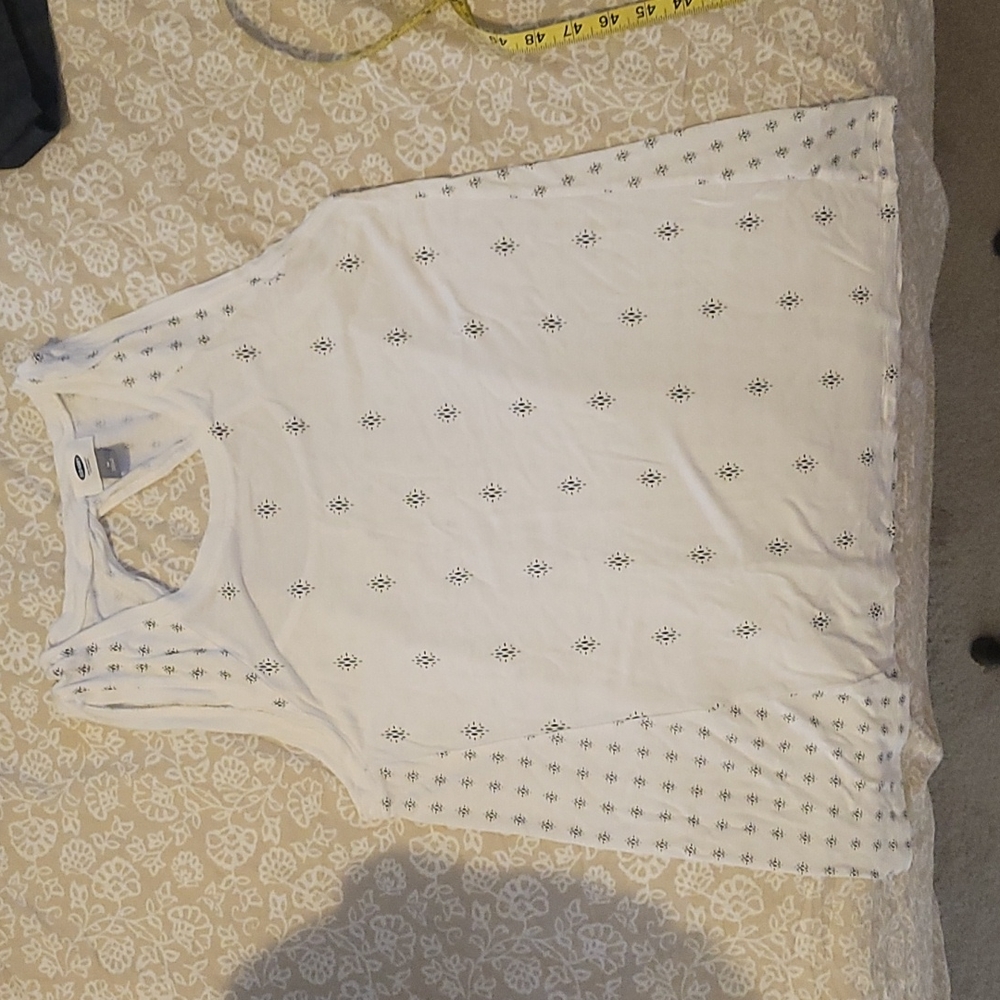 Cute white tank with keyhole back